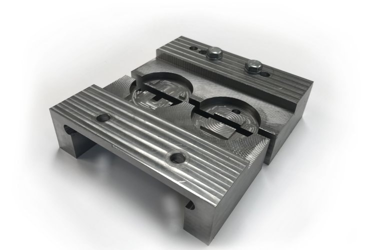 Přípravek pro obrábění