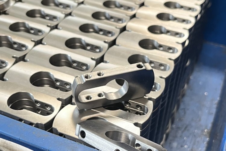 Atypické držáky pro vložku zámku